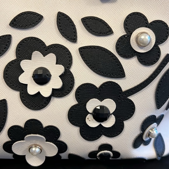 Karl Lagerfeld Purse - Picture 3 of 16